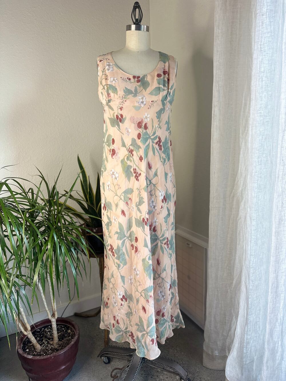 Dorothy Platinum Women's Medium Pink Cherry Floral 90s Empire Waist